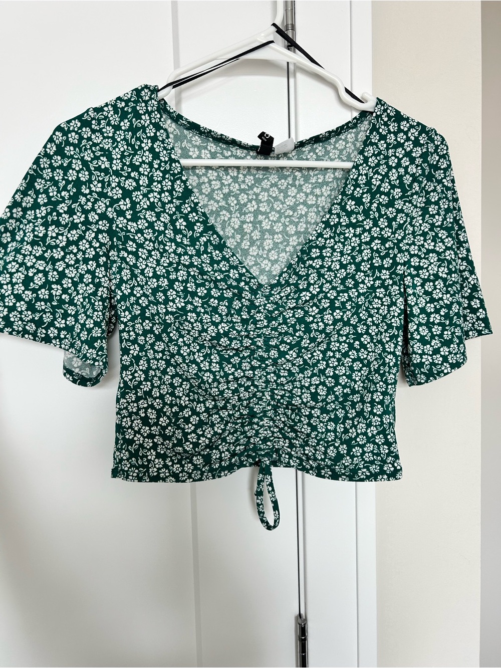 Divided Green and White Puff Sleeve Crop Blouse